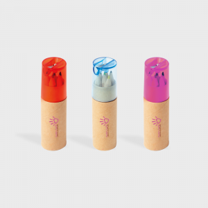 Crayons de couleur en tube avec taille-crayon