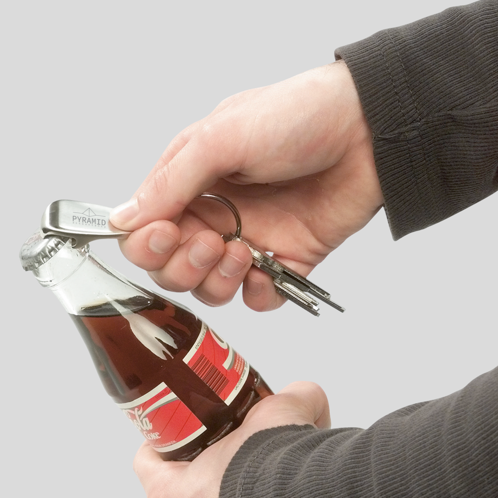 Porte-clés avec décapsuleur en métal mat – Image 4