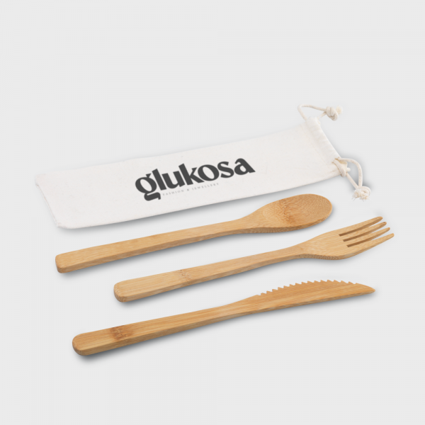 Set de couverts en bambou dans une pochette en coton