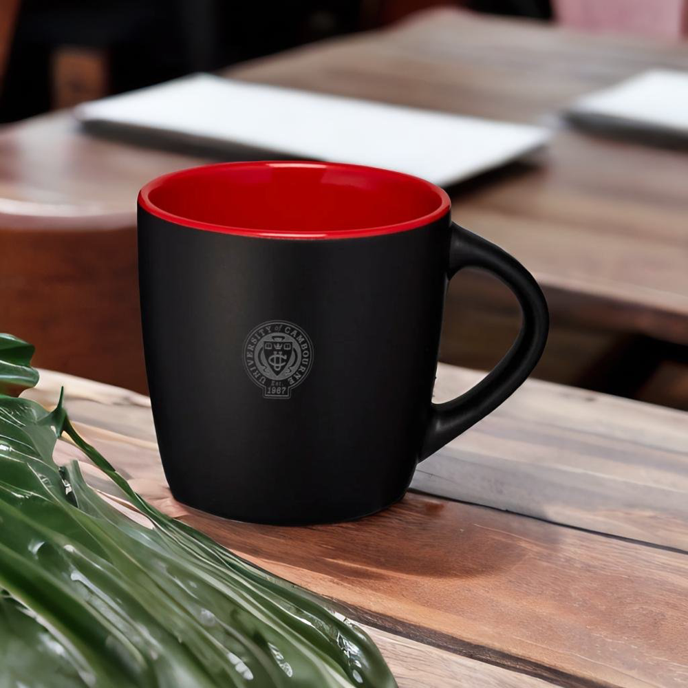 Mug en céramique noir mat avec intérieur coloré – Image 2
