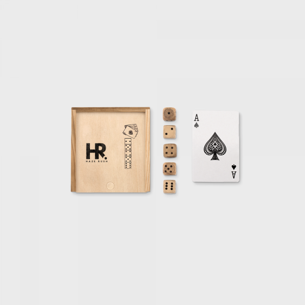 Jeu de Cartes et Dés dans une Boîte en Bois