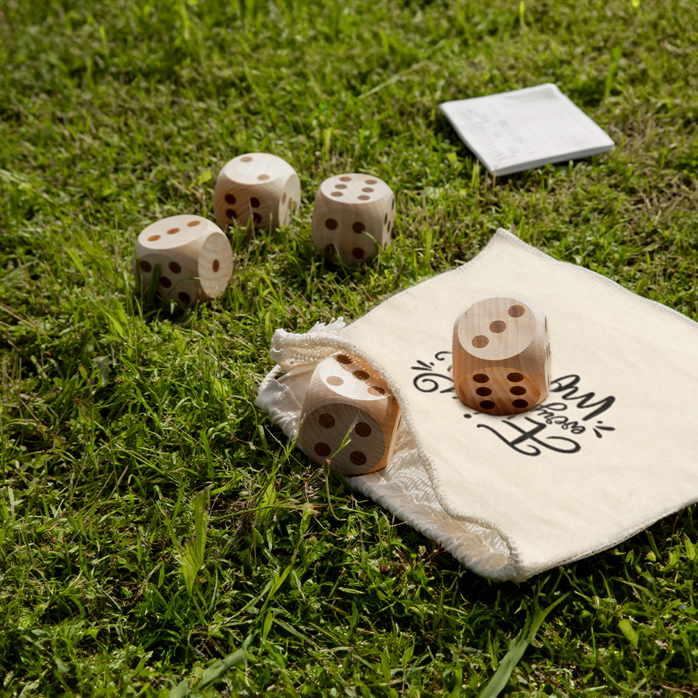 Jeu de dés en plein air – Image 5