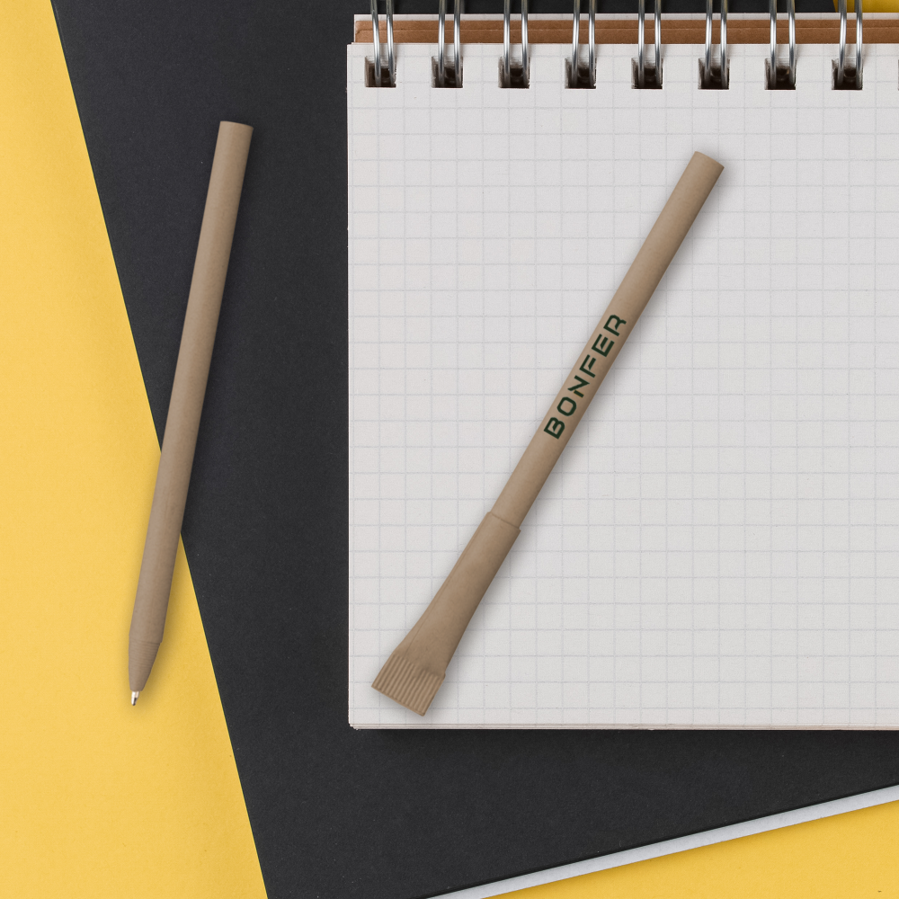 Stylo marron en papier recyclé avec capuchon – Image 3