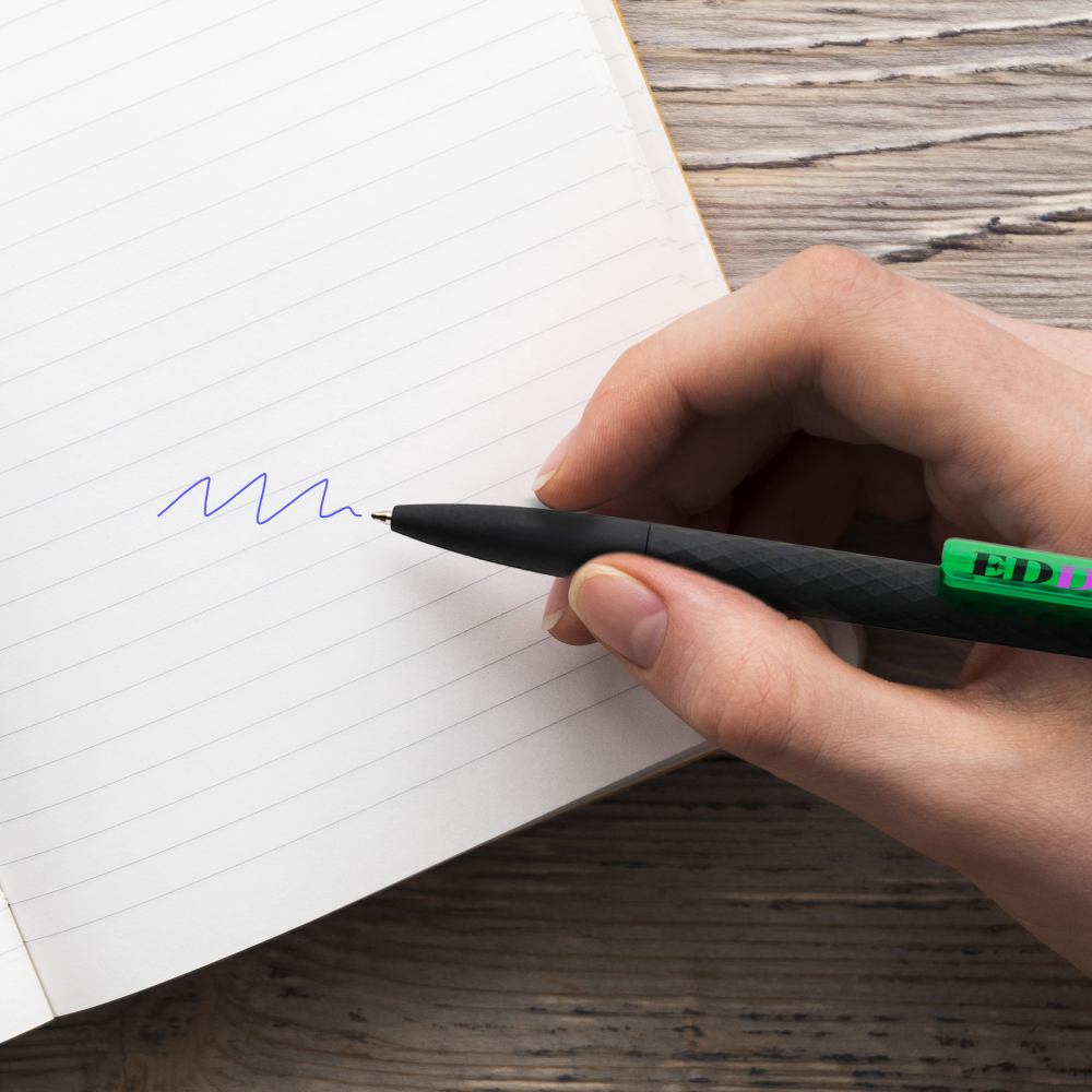 Stylo texturé motifs losanges et clip coloré – Image 6