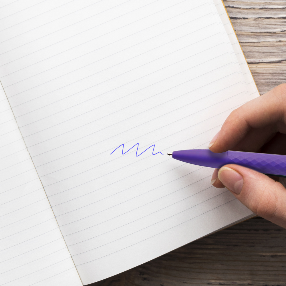 Stylo texturé motifs losanges clip blanc – Image 3